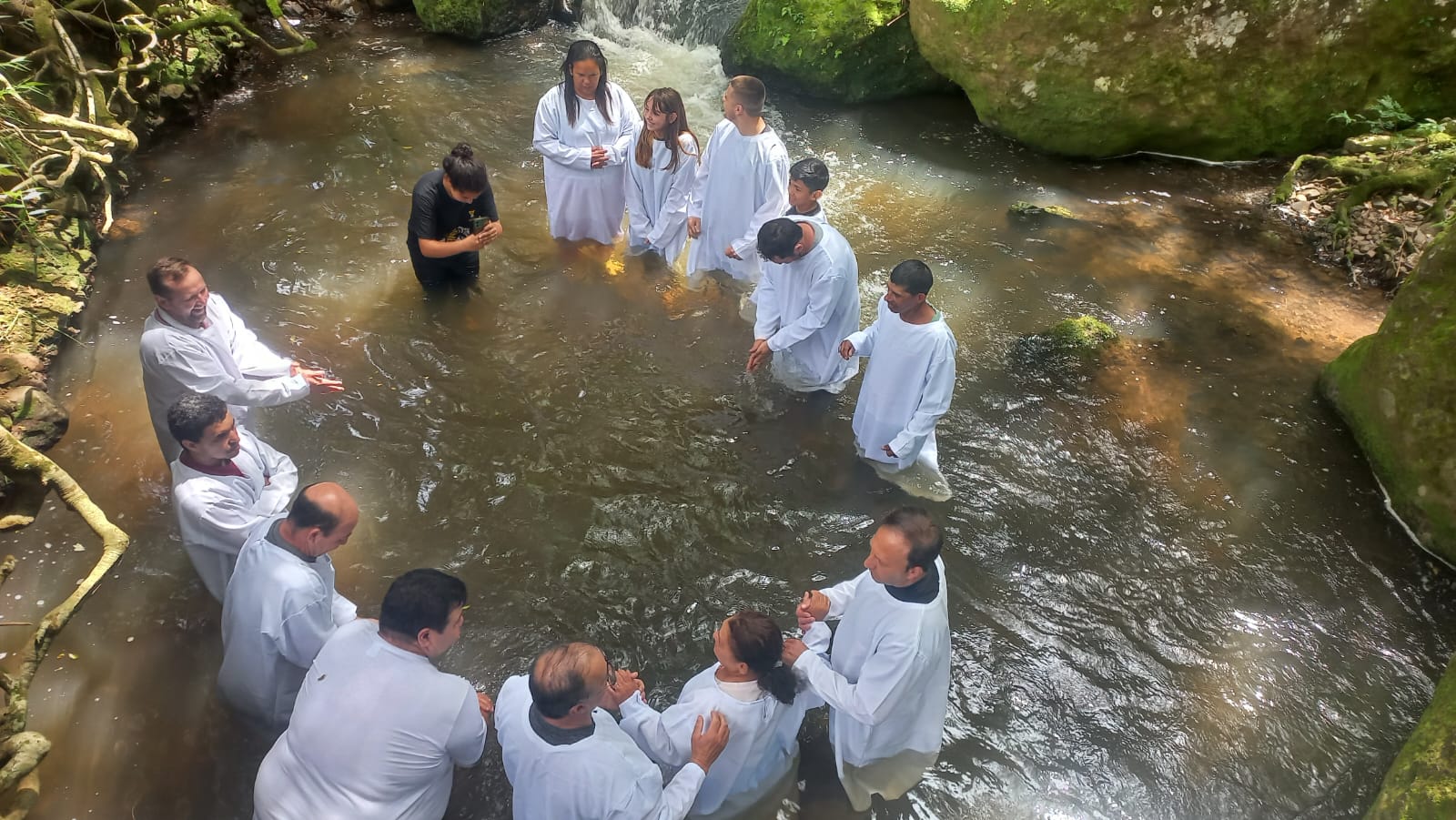 Batismo Igreja Pentecostal Família em Cristo
